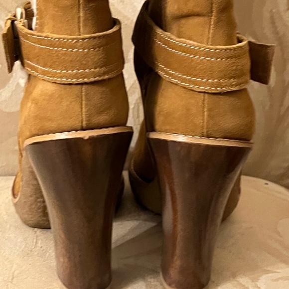 Gently used Michael Kors Suede boots - Picture 4 of 5